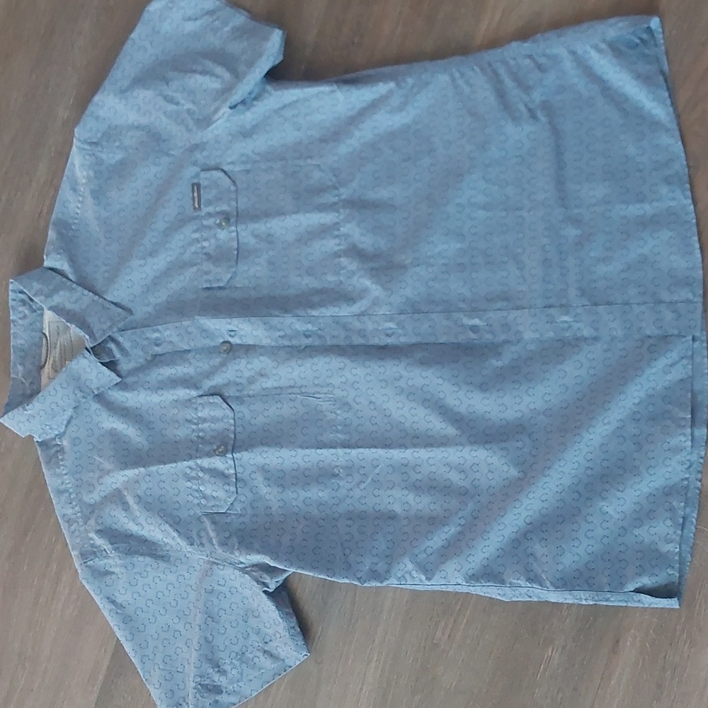 Eddie Bauer men's size Large blue button front shirt